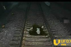 日本地铁灵异事件：她是谁为何长得跟我一样？_灵异鬼话_玛丽人