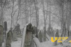 男子深夜直播探险 竟然碰到一段恐怖“艳遇”_灵异鬼话_玛丽人