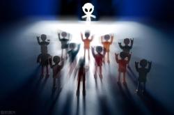 外星人真的存在！两次陨石爆炸都无伤亡难道是外星人在保护地球？ - 玛丽人