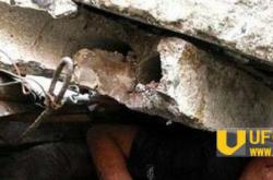 汶川地震灵异事件大揭秘 巨石压身蓝色怪脸浮现_灵异鬼话玛丽人