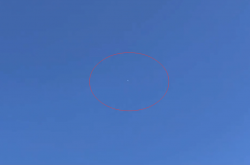 202210月9日美国加州萨克拉门托夜空中空明亮的UFO -灵异事件