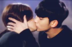 男生接吻后突然抱紧是为什么，对你动了真情想更进一步 -百科