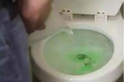 马桶堵了如何自己快速疏通，保鲜膜/小苏打/白醋/洗洁精/热水 -百科