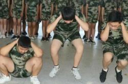 军训最折磨人的项目有哪些，蛙跳、站军姿、保持敬礼姿势 -百科