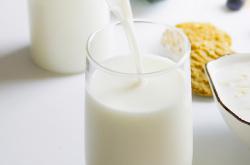 喝牛奶4个最佳时间：早餐/饭前/睡前/运动前后 -百科