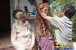 印尼赶尸习俗每年挖亲人遗体帮穿新衣_灵异鬼话玛丽人