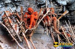 土著部落最恐怖殡葬仪式：火坑熏尸_灵异鬼话玛丽人