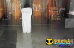 殡仪馆馆长拍出灵异照片 半身人像！_灵异鬼话玛丽人