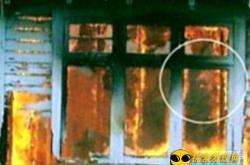 不寒而栗 两张照片里的相同“鬼影”_灵异鬼话玛丽人