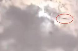 美国日全食期间惊现UFO，长相酷似奥陌陌！