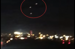 美国独立日现多个UFO：千米高空发出红橙色光