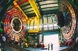 中国的"人造黑洞"吓坏老美！或可发现平行空间和地外文明。