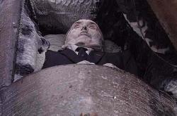 吸血鬼真的存在！死者墓中被挖走心脏_灵异鬼话_UFO发现网