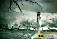 毛骨悚然的回家之旅：路边诡异墓碑_灵异鬼话_UFO发现网