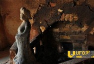 千年僵尸重生之后喊饿 恐怖盗墓人割肉逃生_灵异鬼话_UFO发现网