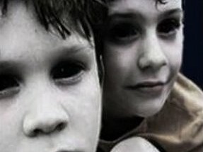 来自地狱的使者 黑瞳小孩再现人间！_灵异鬼话