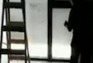 梯子突然诡异自行移动吓到男子_灵异鬼话_UFO发现网