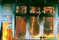 不寒而栗 两张照片里的相同“鬼影”_灵异鬼话_UFO发现网