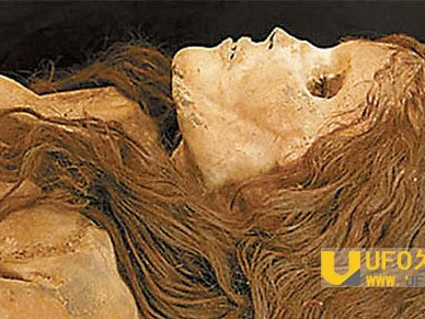 千年女尸古墓中复活喊饿 盗墓贼惨被剥脸_灵异鬼话