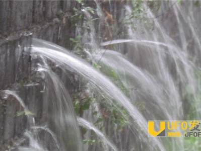 大雨冲出真龙尸骨 神兽竟为镇压古墓千年僵尸_灵异鬼话