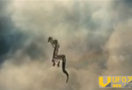 世界上有龙吗？ 真龙现身劈死害人老狐狸_灵异鬼话_UFO发现网