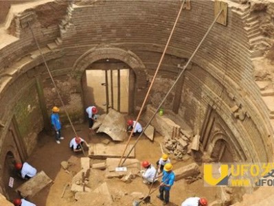 校园挖出千年古墓 女僵尸复活夜闯男生宿舍_灵异鬼话