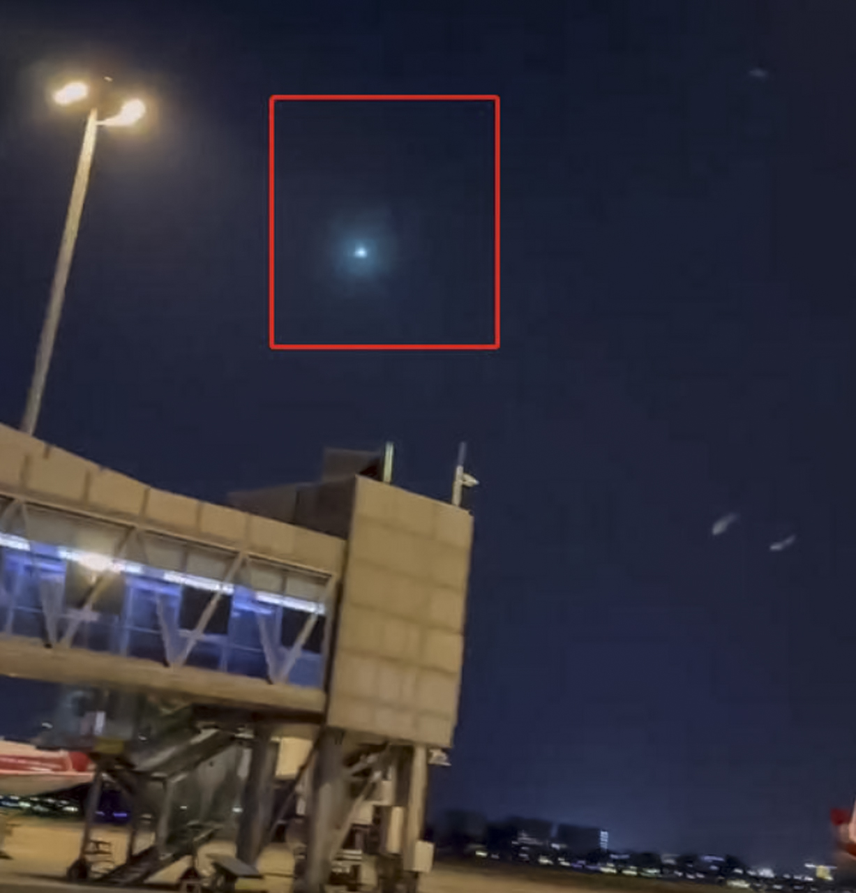 成都ufo事件：有目击者生动地形容其形似“螃蟹状的飞船”