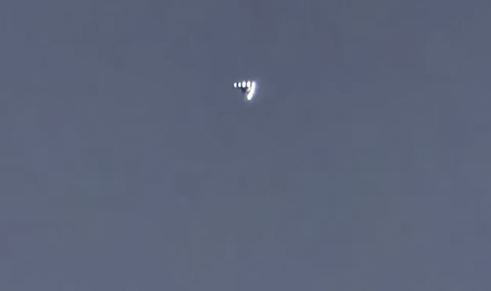 美国洛杉矶V形不明飞行物：可静音悬停超25分钟