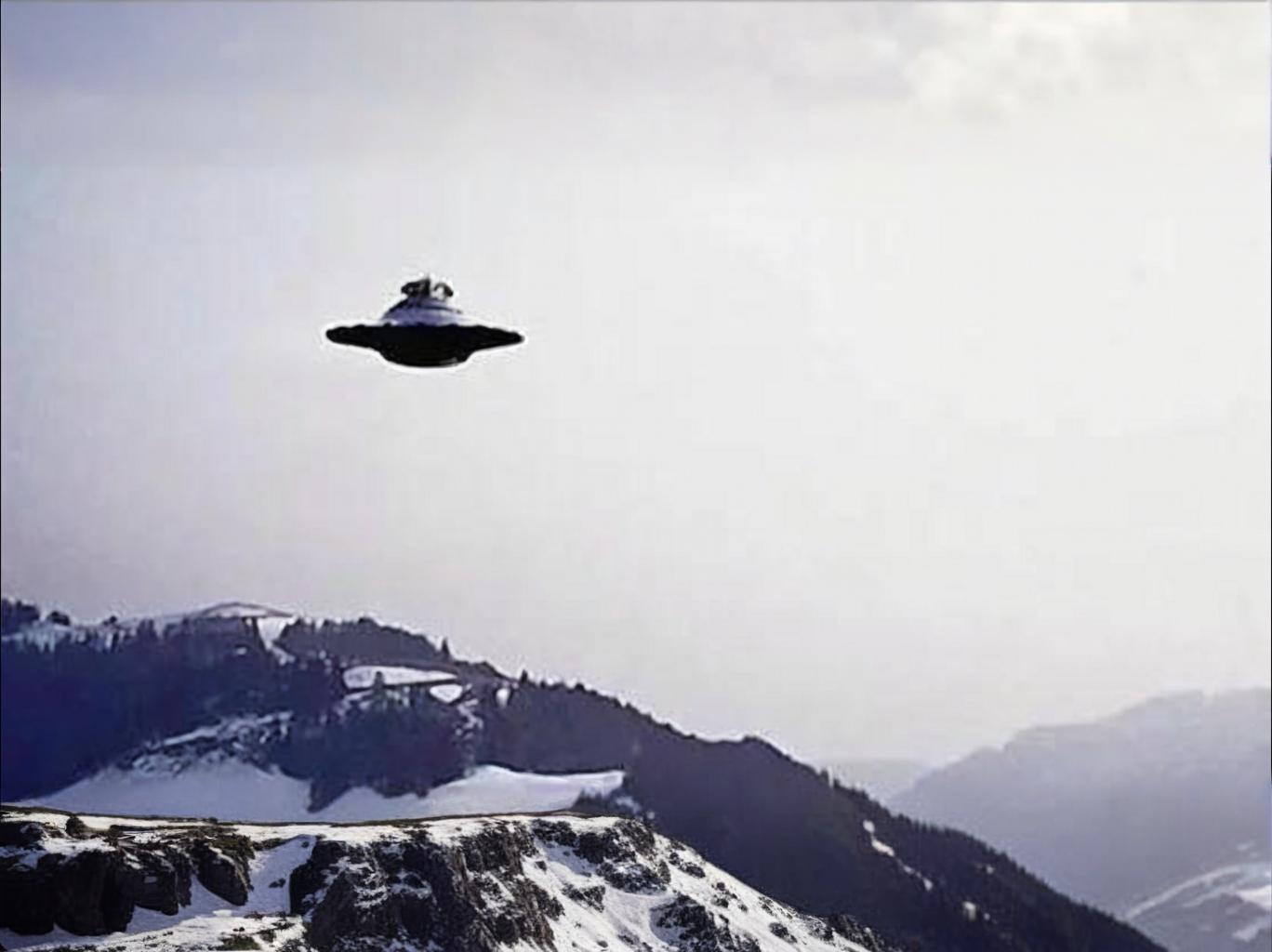 巴西科拉里斯UFO事件：500张照片和16小时录像