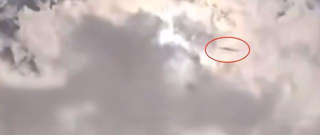 美国日全食期间惊现UFO，长相酷似奥陌陌！