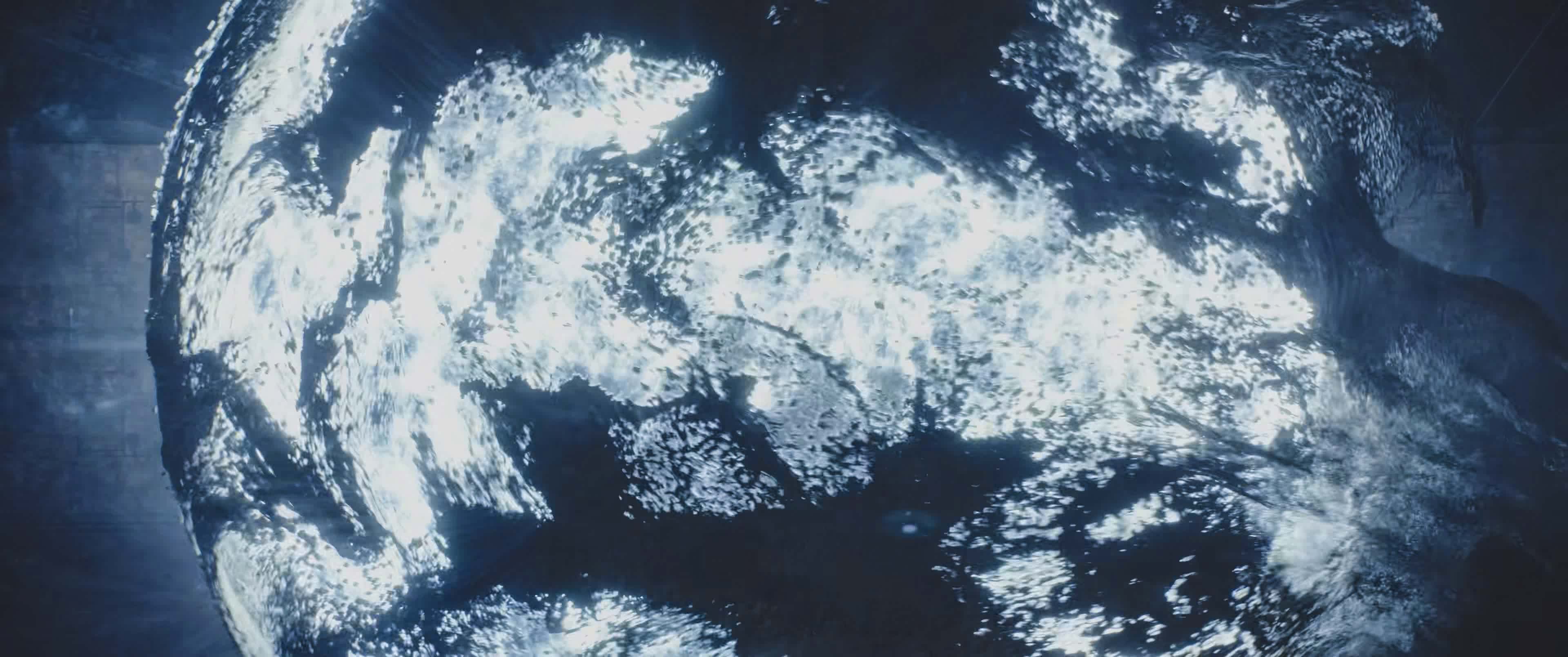 《月球陨落》再现月球空心说，外星文明就在我们身边，我们竟是外星人后裔！