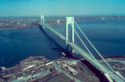 ​桥是怎么建在深海里的？